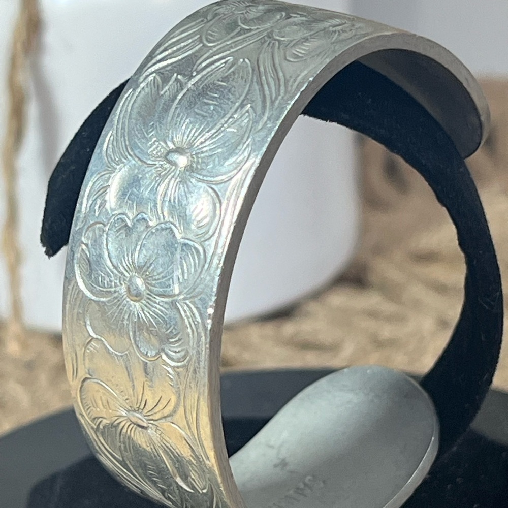Salisbury Pewter Cuff Bracelet – Silver Tone – Chunky Western Style Heavyweight